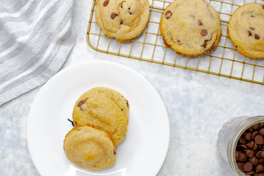 The best and easiest keto chocolate chip cookie recipe. Soft center, crispy edges, and buttery sweet dough all made in just one bowl! An easy and kid friendly recipe for any level baker. You're sure to love these keto chocolate chip cookies.