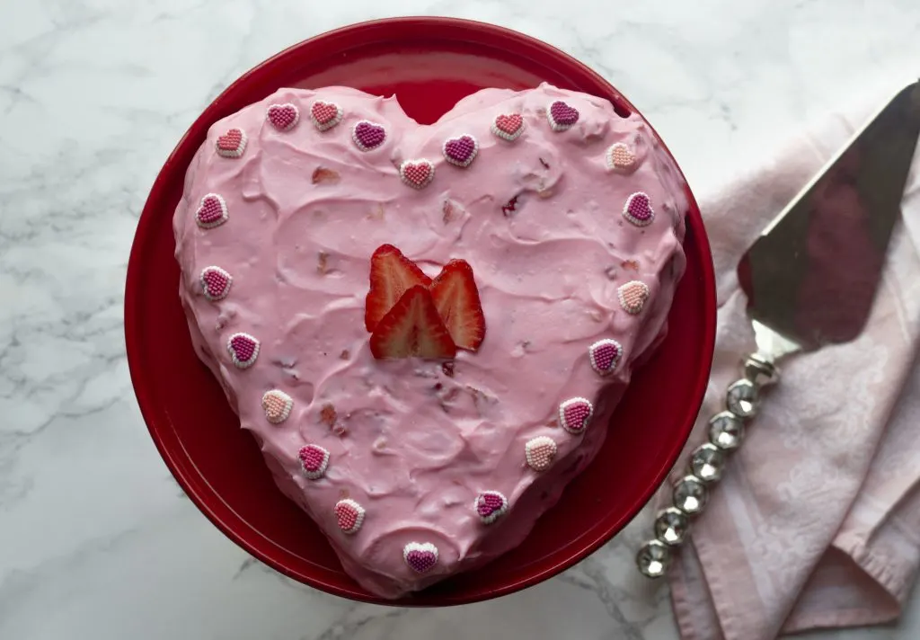 Sweet and pink keto strawberry cake with strawberry buttercream icing. Basic ingredients, easy to make, and just 3 net carbs per slice. 