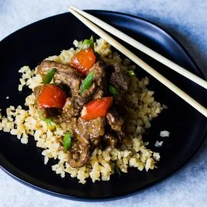 Easy keto beef stir fry with peppers in an orange ginger sauce. Low fat, low calorie, and low carbs makes for a lean keto chinese food recipe.