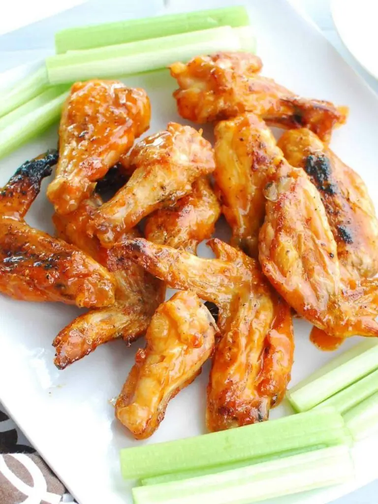 Low-Carb Crispy Keto Chicken Wings close up shot